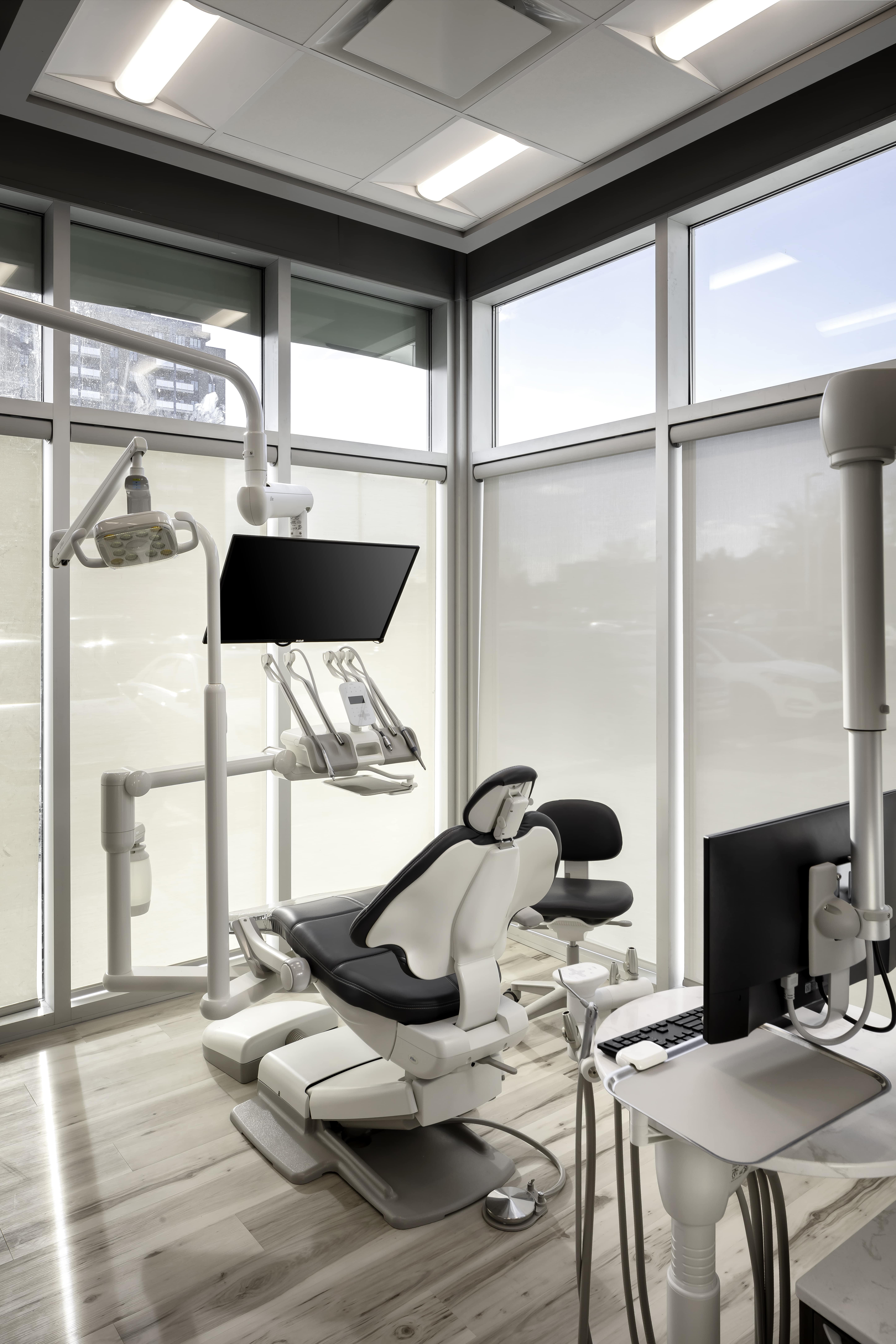 Poplar Dental - Chinook dental clinic in Calgary - Photo 4